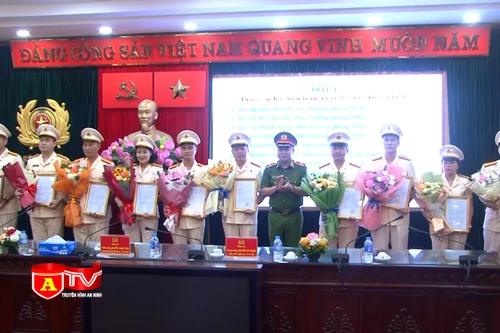 Gần 5.8000 cán bộ, chiến sĩ được thăng cấp bậc hàm, nâng lương năm 2023