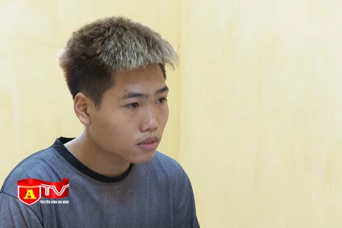 Mang tinh dầu chứa ma túy đi bán bị công an bắt quả tang