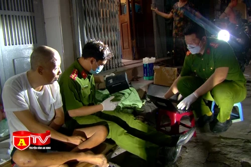 “Rà từng ngõ, gõ từng nhà” cấp CCCD lưu động cho người dân