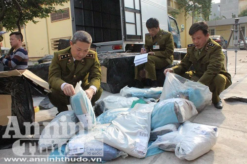 Cận cảnh hàng nghìn sản phẩm thời trang dán mác Zara không rõ nguồn gốc