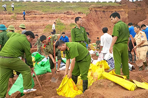 Khẩn trương khắc phục sự cố vỡ đập ở Quảng Ninh