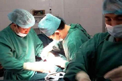 Truy bắt đối tượng đâm thủng ruột 2 thanh niên