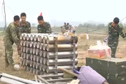 Công tác chuẩn bị bắn pháo hoa đêm giao thừa Xuân Ất Mùi