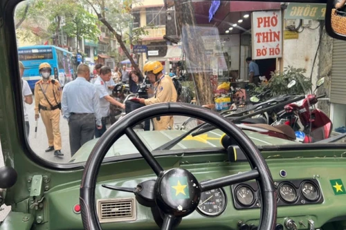 Tổ liên ngành kiểm tra đột xuất việc hoạt động chở khách du lịch của nhóm xe U-oát