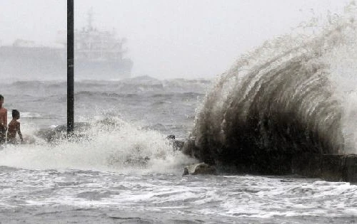 Động đất mạnh 7,4 độ richter gây cảnh báo sóng thần ở Philippines