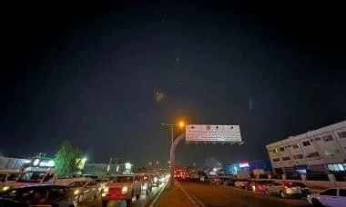 Khoảnh khắc tên lửa Iran nhắm tới căn cứ quân sự Mỹ tại Qatar