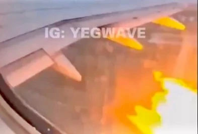 Máy bay Mỹ chở 159 người bị cháy động cơ giữa không trung