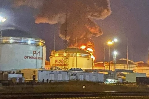 Nga: Dù nhà máy lọc dầu bị tấn công song giá dầu thô bất ngờ giảm mạnh