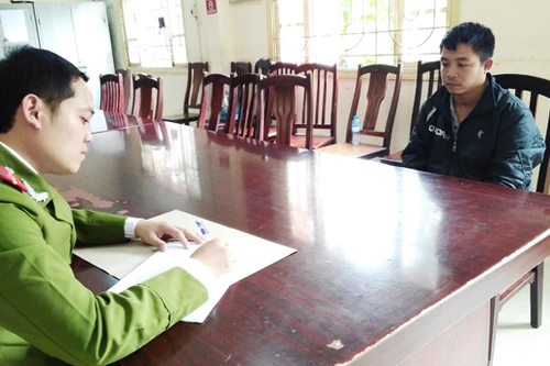 Ngồi chờ người nhà đến đón, thiếu nữ bị phụ xe khách hại đời