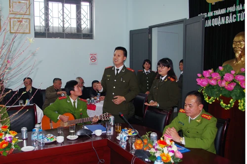 Cuộc hội ngộ ấm tình đồng chí