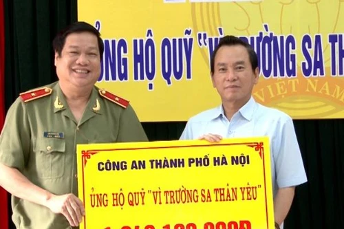 Ủng hộ gần 1.3 tỷ đồng Quỹ "Vì Trường Sa thân yêu"