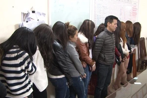 Đột kích cơ sở massage kích dục 