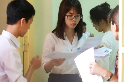 Nhiều trường tuyển sinh trên điểm sàn đại học