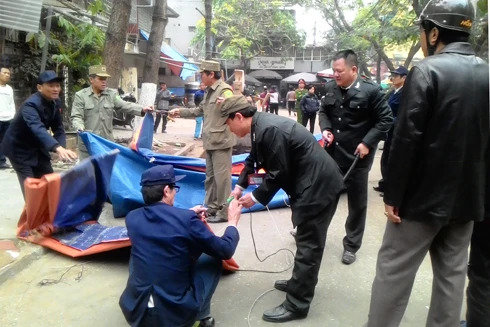 Ra quân xử lý vi phạm trật tự đô thị và vệ sinh môi trường