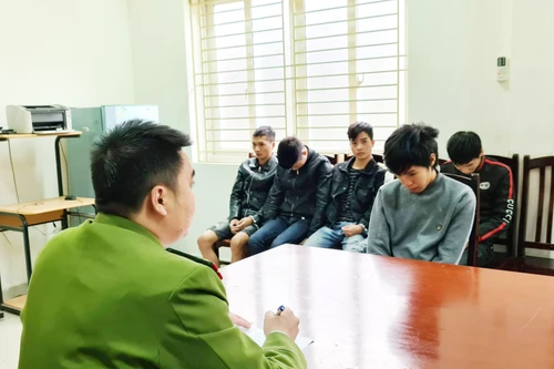 Lập Facebook lừa đảo tuyển công nhân 