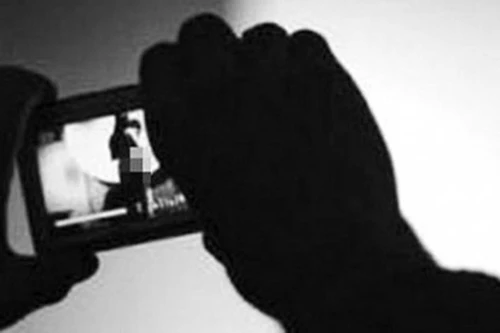 52 clip “nóng bỏng” lưu hình ảnh các cặp đôi tại nhà nghỉ khu vực nào?