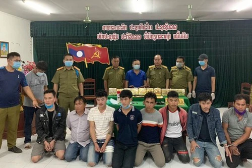 Sử dụng vũ khí 'nóng' áp tải 10kg ma túy đá