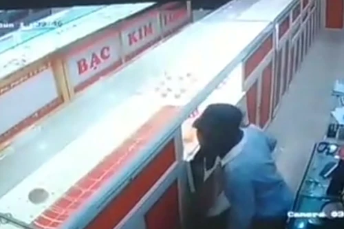 Nam sinh lớp 9 đi xe đạp trộm cắp vàng