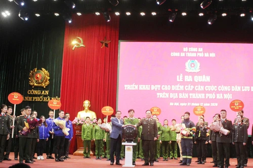 Công an Hà Nội xuất quân triển khai cấp căn cước công dân lưu động