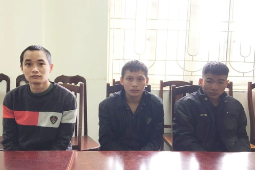 Giật mình... tiền giả được sản xuất thủ công bán công khai trên mạng