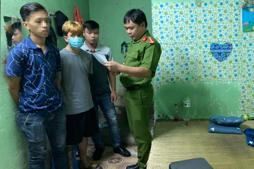 20 bánh heroin trong tay... người vận chuyển