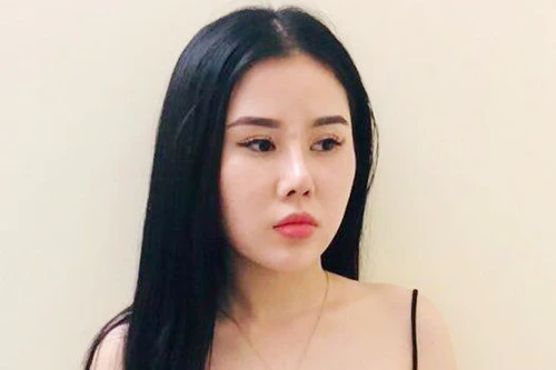 Rạng sáng kiểm tra khách sạn hạng sang, bắt tại trận nam thanh niên đang 'vui vẻ' cùng 2 cô gái