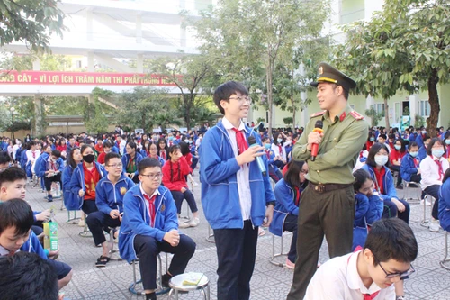 Tuyên truyền, giới thiệu Luật An ninh mạng đến với học sinh