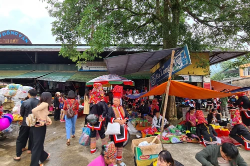 Khám phá chợ phiên Đồng Văn, huyện Bình Liêu, Quảng Ninh
