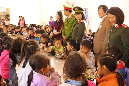 “Nước sạch cho em” - nâng bước học sinh đến trường nơi vùng cao biên giới