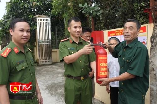 Kẻng báo cháy tại cộng đồng được tái chế từ bình cứu hỏa