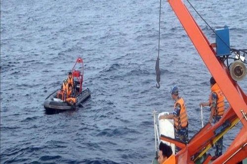 Tìm thấy 1 thi thể, động cơ và phần vỏ máy bay CASA-212 in số hiệu 8983