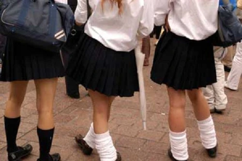 Nữ sinh 15 tuổi bị người lạ tấn công, lột váy đồng phục 