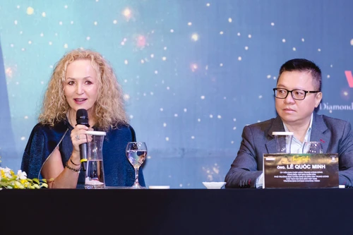 Nhóm Secret Garden tiết lộ lý do chọn Việt Nam mở màn "tour diễn toàn cầu"