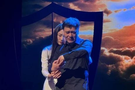 Á hậu Phương Thanh bén duyên sân khấu