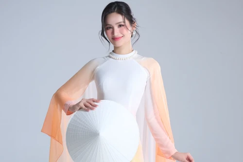 Chiếc áo dài đặc biệt của Hoa hậu Ý Nhi tại đấu trường "Miss World 2025"