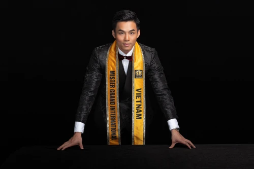 Chân dung nam người mẫu 3 lần được chọn đại diện Việt Nam đi thi quốc tế