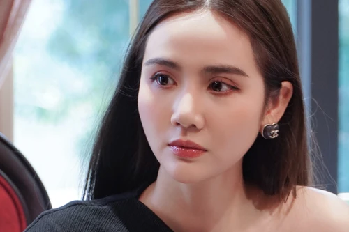 Phan Minh Huyền tiết lộ cảm xúc khi lần đầu tiên được đóng vai mẹ trên phim