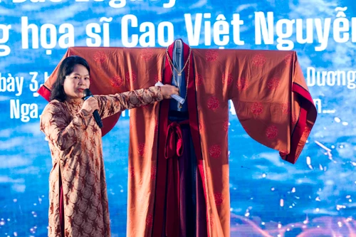 Nhà sản xuất phim "Bí ẩn mộ vua Đinh" đi tìm lời giải cho bài toán cổ phục