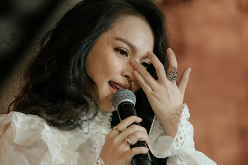 Hiền Thục viết sách kể về những tổn thương, chênh vênh, những điều đã qua nhưng "chưa thể gọi tên"