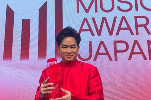 Chia sẻ xúc động của Tùng Dương khi nhận giải thưởng âm nhạc danh giá nhất Nhật Bản