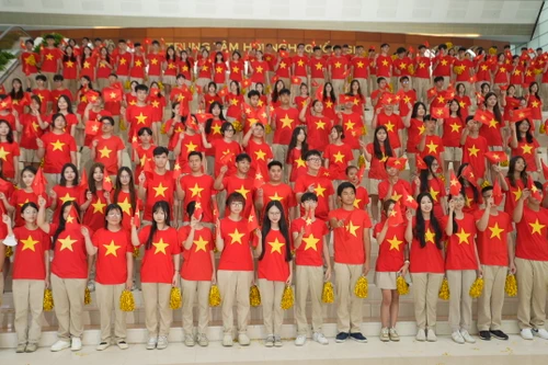 Hơn 1.000 người tham gia MV “Vinh quang, ơi Việt Nam” của AHLĐ Nguyễn Anh Trí