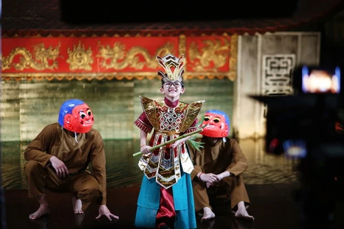 "Em bé chất" Xệ Xệ gây ấn tượng với MV làm về Thánh Gióng