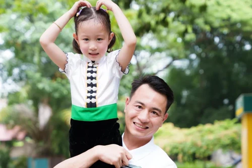 "Em bé Điện Biên" tham gia "Bố ơi mình đi đâu thế?"