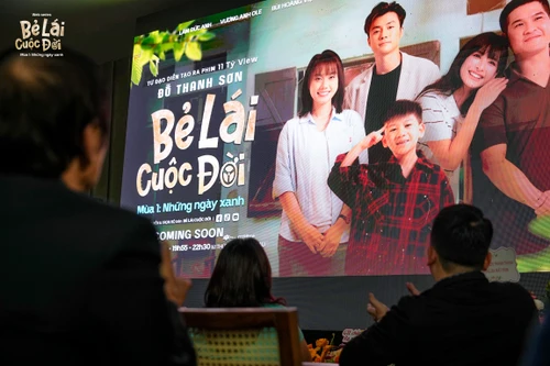 Đạo diễn "Đi giữa trời rực rỡ" làm phim "Bẻ lái cuộc đời" 