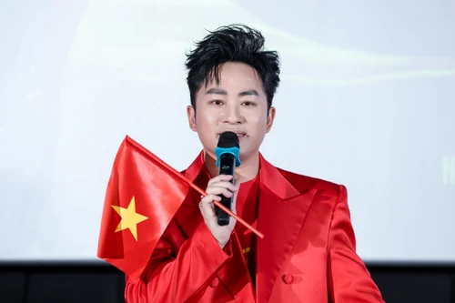 Tùng Dương gây bất ngờ khi lần đầu diễn xuất trong MV đậm chất điện ảnh