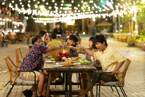 Phim hợp tác Việt - Hàn "Mang mẹ đi bỏ" công bố thêm nhiều gương mặt Việt