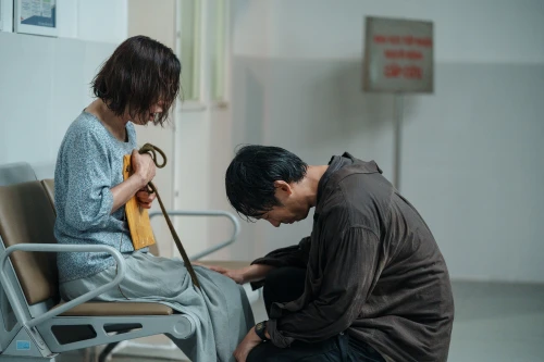 Tình mẫu tử trong phim hợp tác Việt - Hàn "Mang mẹ đi bỏ"