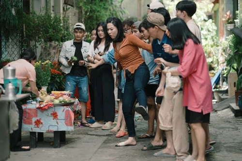 Tập tục "cúng cô hồn" xuất hiện trong phim "Cục vàng của ngoại"