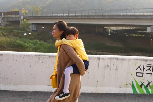 Nhạc sĩ Hàn Quốc viết nhạc phim "Mang mẹ đi bỏ"