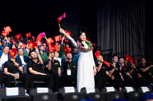 Hoa hậu Thanh Thủy được vinh danh "Gương mặt trẻ Việt Nam triển vọng 2024"